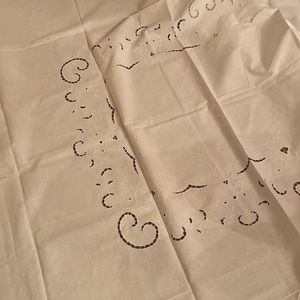 NWT - Beautiful table linens!